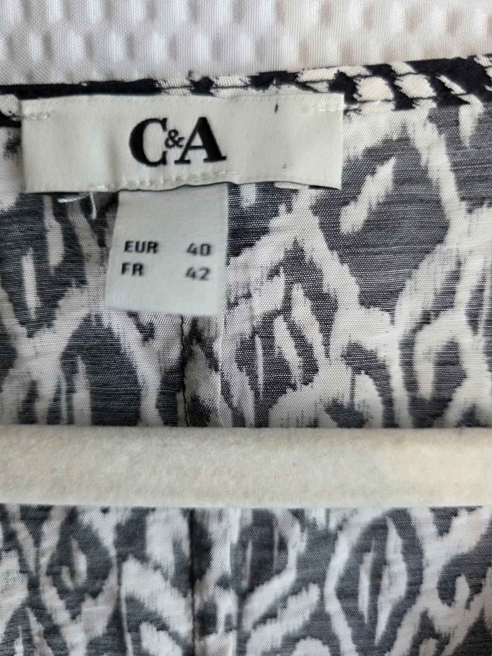 Black & White Tie-Front V-Neck Women's Top Size M